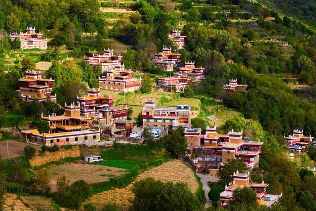 成都租車去丹巴、稻城旅行游玩攻略