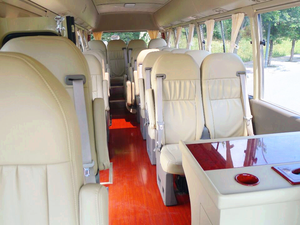 成都考斯特中巴車租賃