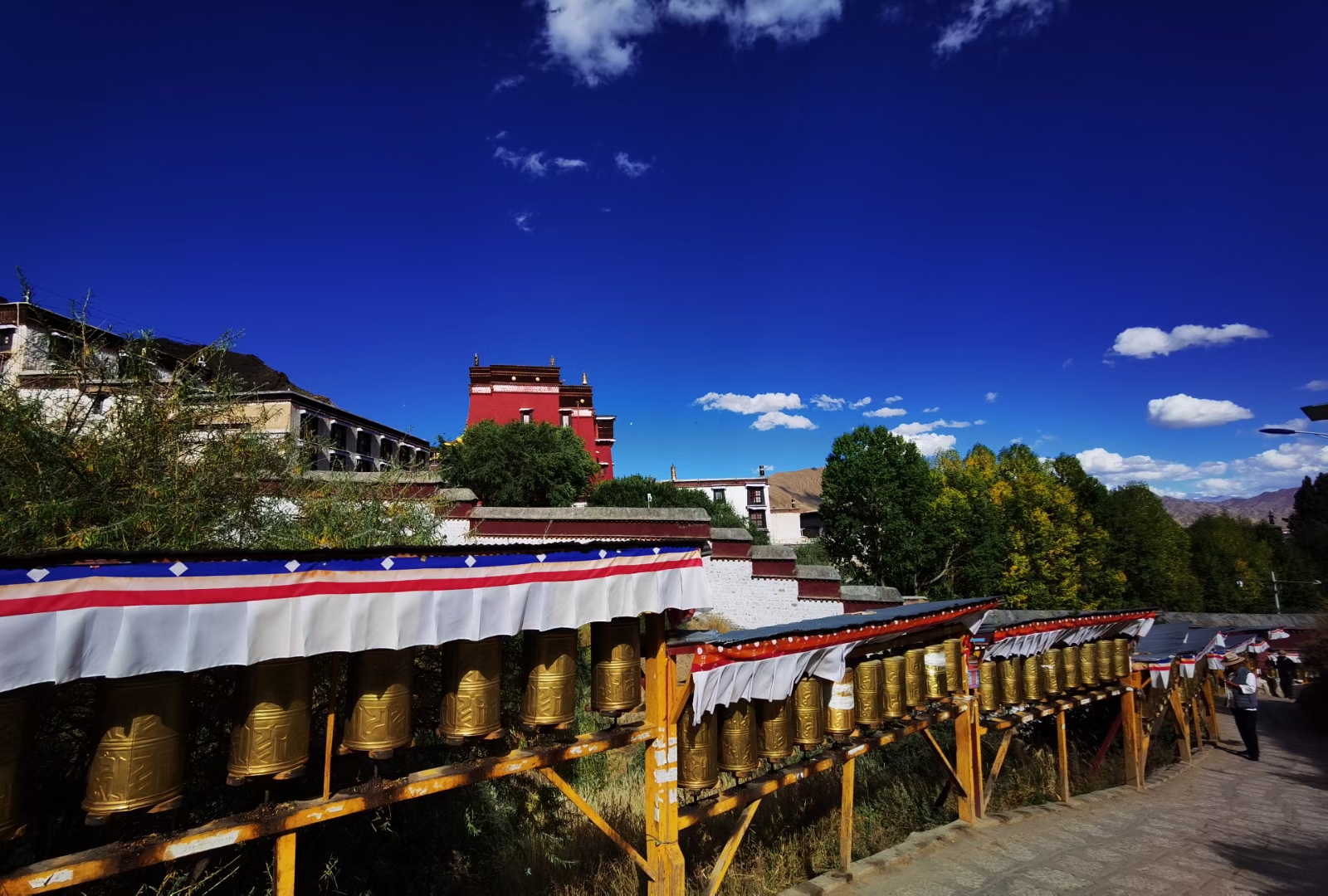 成都包車去西藏多少錢