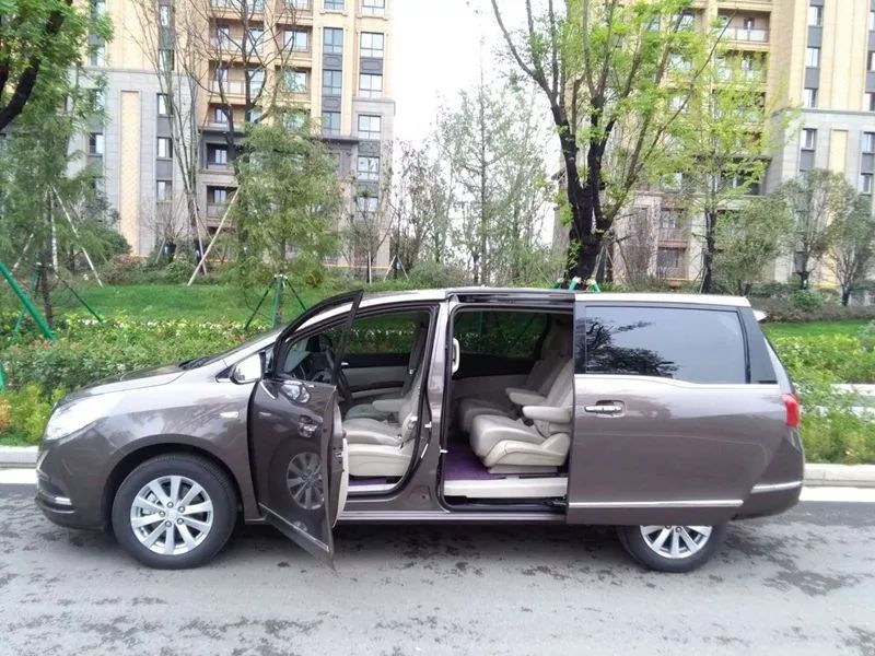 成都一般租輛商務車的價格