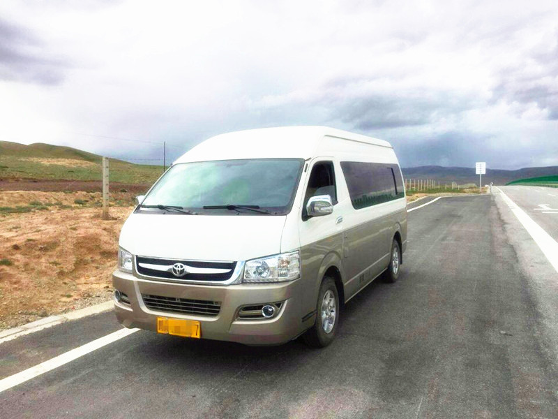 成都租車應(yīng)該怎么租，中巴車大巴車租賃